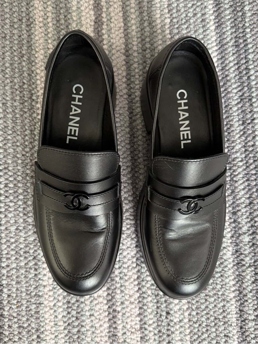 CHANEL Black Leather CC- Platform Slip-On Loafers - 37.5 - Authentic - Picture 2 of 16